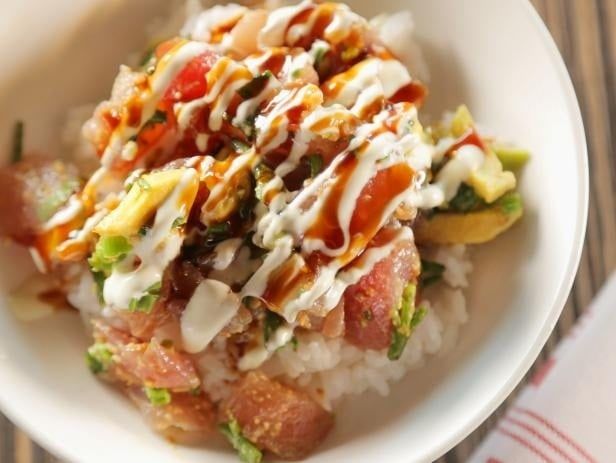 A bowl of poke over rice drizzled with spicy mayo
